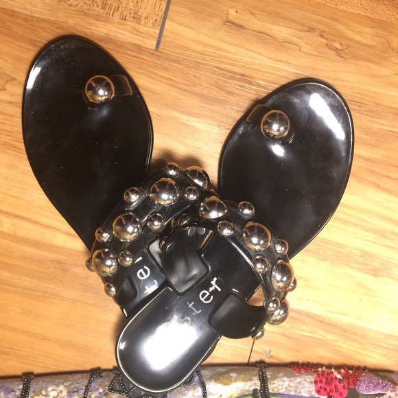 ❤️💥🎡 Fun @ Unique Sandals w Silver detail. - Picture 2 of 8
